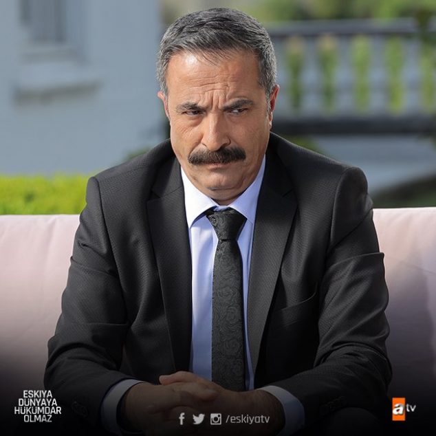 Edho Altan kimdir, Eşkiya Altan kimdir. 3 Eşkiya Altan Kimdir? Çakırbeylilerin düşmanı Altan kimdir? Edho Altan kim? Eşkiya Altan kim, Ünal Kaplanın katili Altan kim, Ünalın düşmanı Eşkiya İstihbarat Başkanı Altan kim,