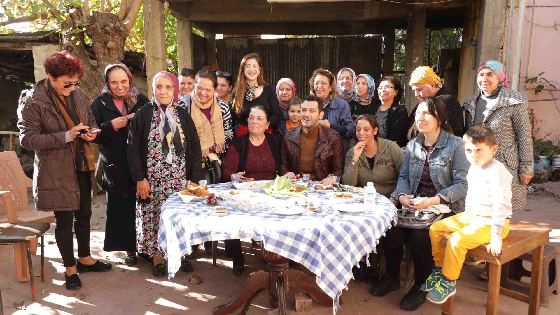 Murat Yıldırım "Ramo"nun mahallesindeki kadınlarla buluştu 1