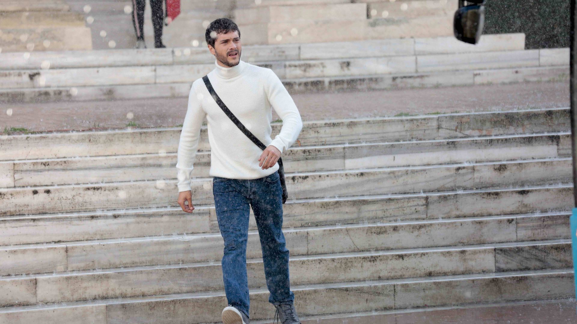 Alperen Duymaz yağmur altında kaldı! 1