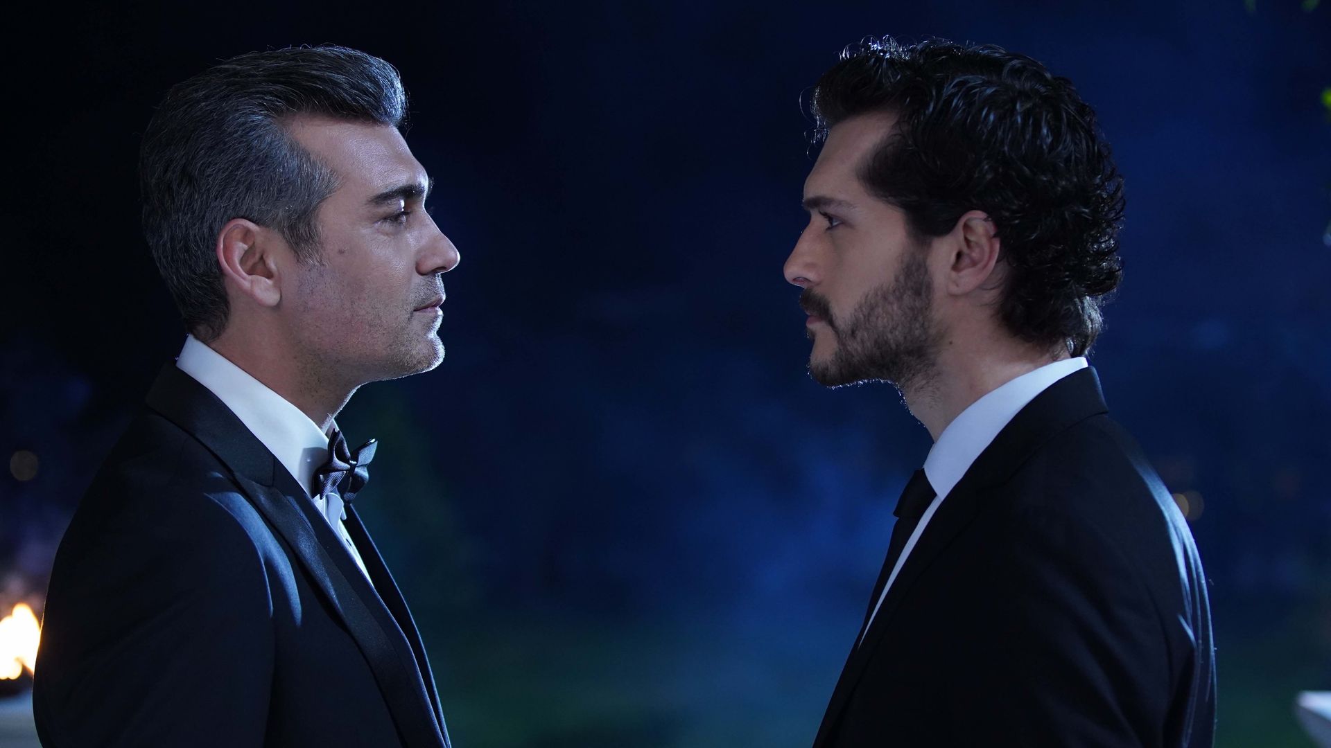 Zemheri'nin 9. Bölümünde neler olacak? Firuze’yle Ertan’ın düğün yemeğine giden ve geçmişlerini açıklayan Ayaz’ın amacı aslında bambaşkadır. Firuze’nin Ertan’a kolay kolay teslim olmayacağı artık kesinleşir, Ayaz’la ikisini yeni bir yol beklemektedir.