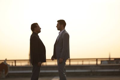  Ramo'nun 10. Bölümünde neler olacak?  Ramo zamanla yarışmak zorundadır. Alpay’ın verdiği zehir, Sibel’in giderek kötüleşmesine neden olur. Ramo’nun onu hastaneye yetiştirmek için kritik bir karar alması gerekmektedir. 