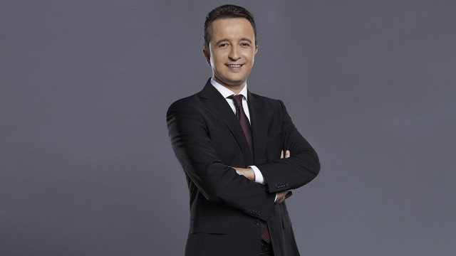 Fatih Savaş Kimdir? Ramazan'ın gelişi ile Fatih Savaş kimdir? merak edilmeye başlandı. Fatih Savaş İle Sahur Sohbetleri programını sunan Fatih Savaş, aynı zamanda ünlü isimlerin cenaze namazlarını kıldıran imam olarak tanıdık. İşte İlahiyatcı Fatih Savaş biyografisi, hayat hikayesi