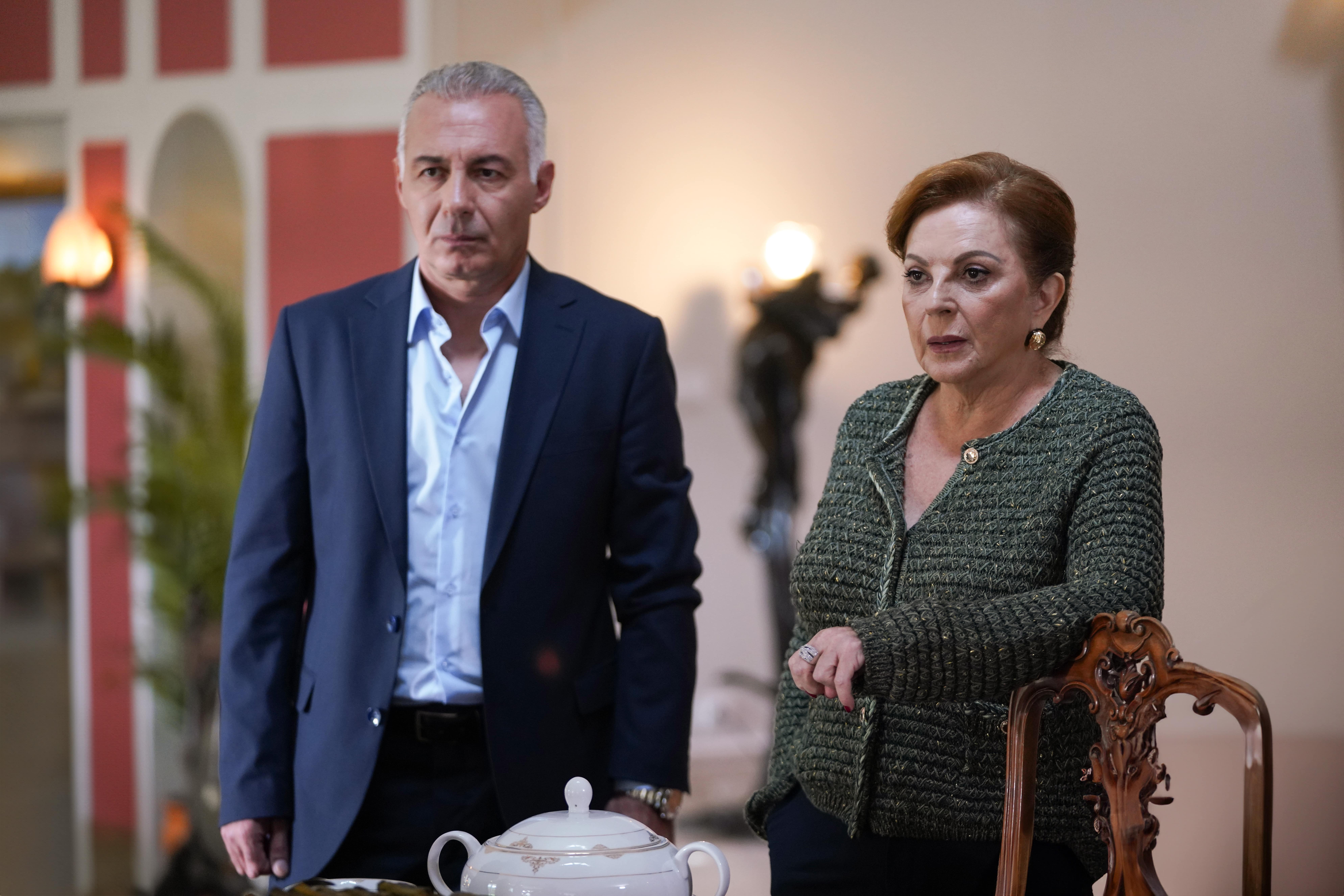 "Yalı Capkini" Episode 77 Photos and Summary of Episode 77 6