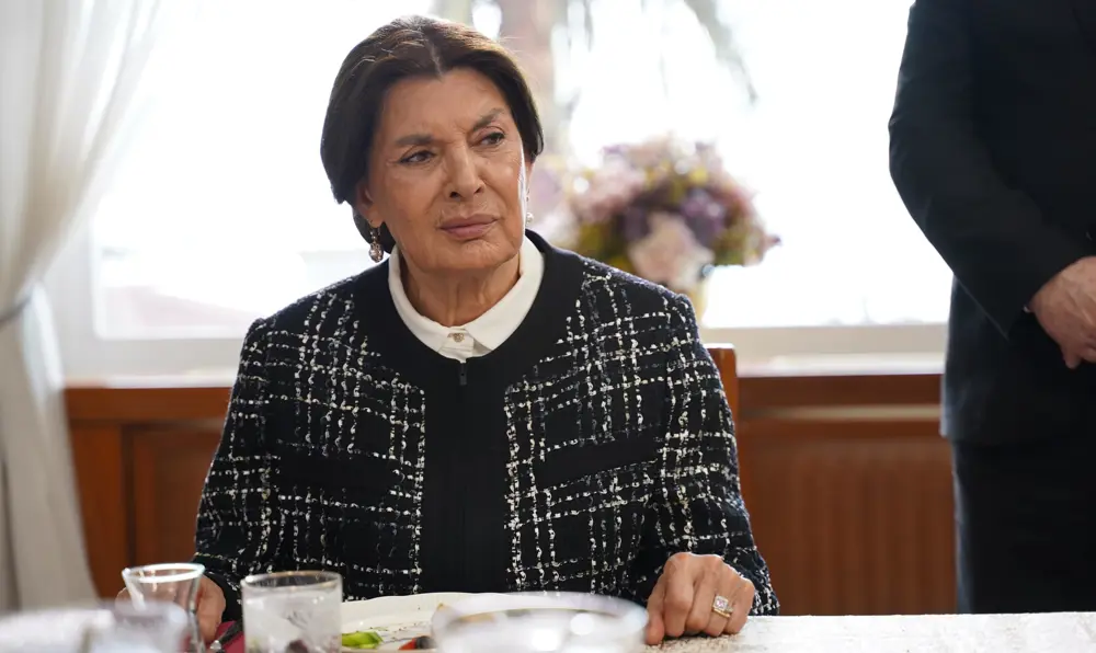 Una nueva vida capítulo 65 en español completo - escena 9