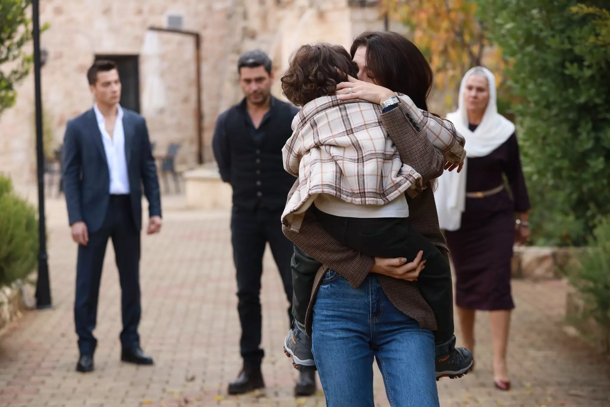 En tierra lejana capitulo 4 en espanol completo. Resumen, reparto, análisis y atmósfera dramática de la serie turca emitida en Antena 3 1 En tierra lejana capitulo 4 en espanol completo. Resumen, reparto, análisis y atmósfera dramática de la serie turca emitida en Antena 3
