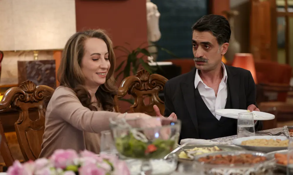Una Nueva Vida capitulo 99 en Español completo: ¡Ferit y Seyran celebran su bebé! - escena 8